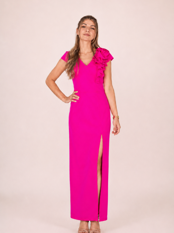 Rosalie Rose – różowa sukienka maxi z ozdobną różą